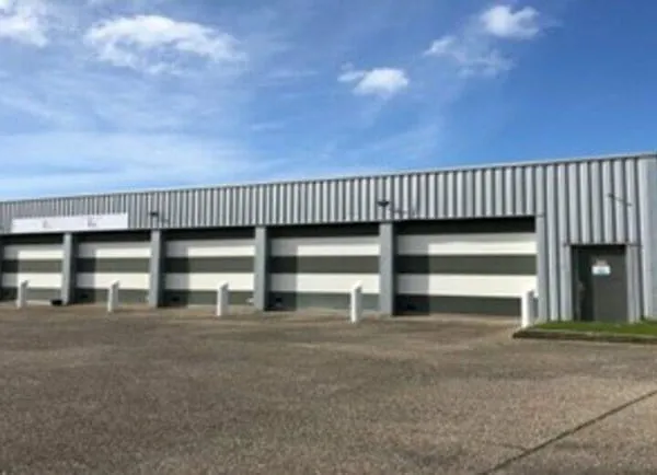 Local d'activité 588 m²