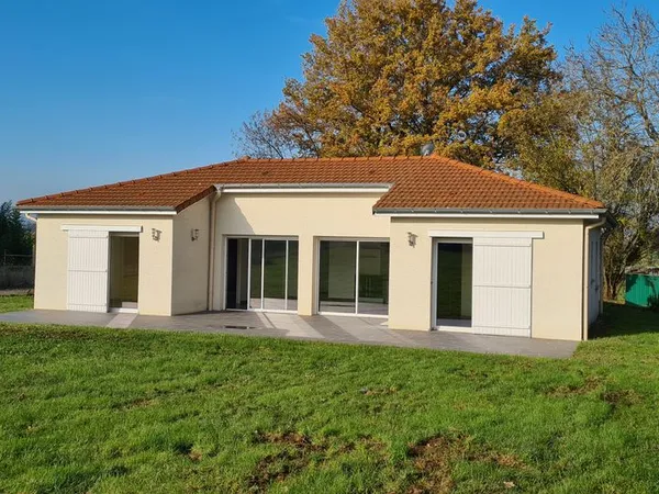 Maison plain-pied 4 chambres sur 930 m² - Secteur calme
