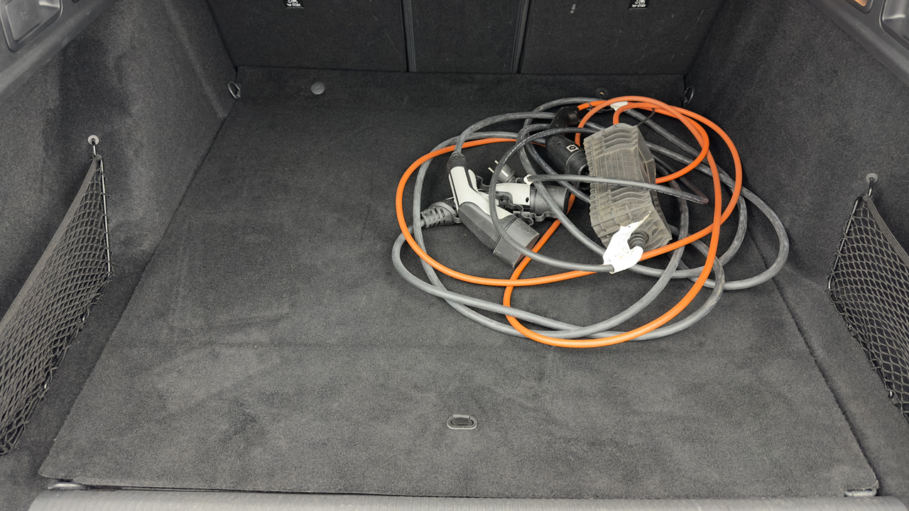 Peugeot 308 SW PHEV 180 e-EAT8 — photo 33