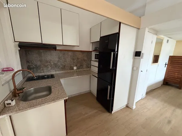 T2 meublé 50 m² - entièrement climatisé - terrasse couverte »