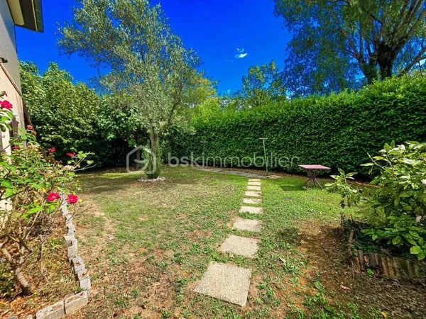 Maison familiale avec double usage - 180 m² habitable + 80m2 local commercial - ZAC Fond Ratel