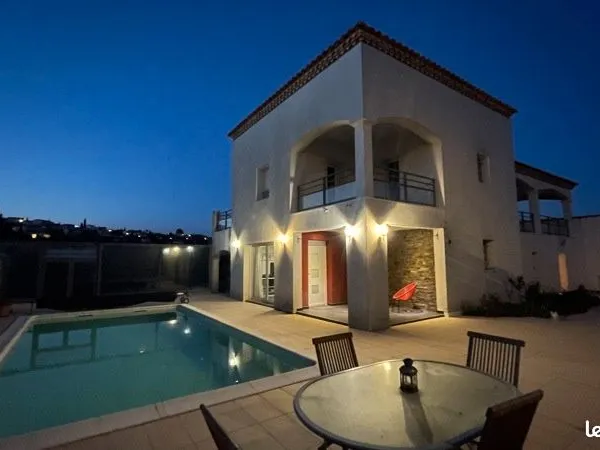 Villa 8 pièces 165 m²