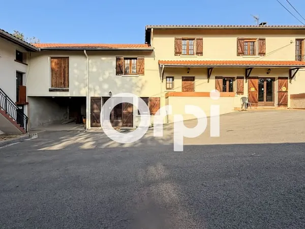 Maison 8 pièces 212 m²