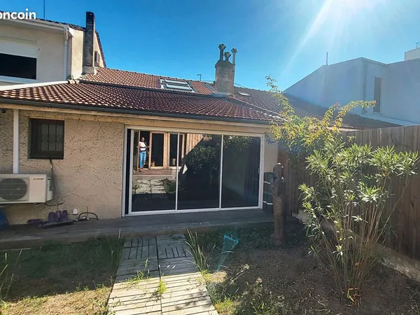 Local 110 m² BORDEAUX