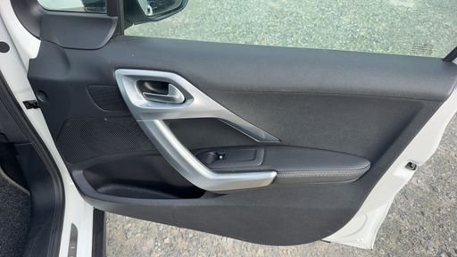 Peugeot 2008 1.2 PureTech 110 EAT6 - Crossway – 2017 – 121979 km – Essence – Boîte Automatique — photo 25