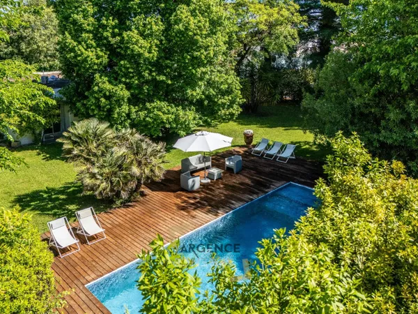 Maison 8 pièces 220 m²