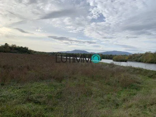 Terrain 324 m²