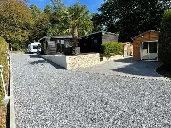 Terrain constructible 1 400 m² + habitations tout confort et dépendances - Idéal artisan/profession 