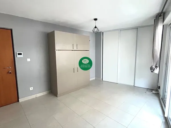 Studio 1 pièce 27 m²
