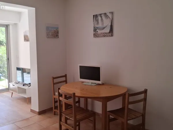 Loue studio meublé avec terrasse plein sud