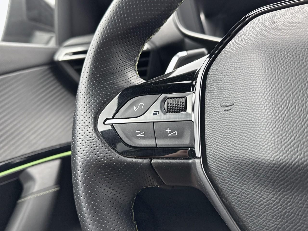 Peugeot 2008 puretech 130 s&s eat8 gt — photo 18
