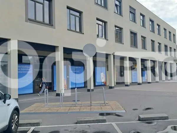 Local commercial 111 m²
