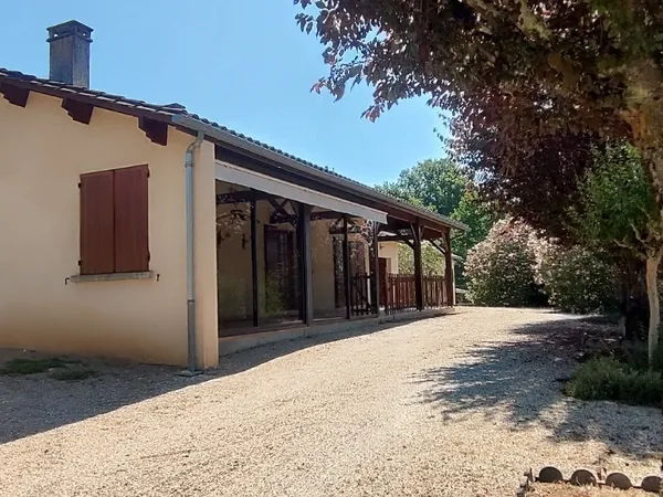MAISON DE PLAIN-PIED 3 CHAMBRES + GRAND SEJOUR + GARAGE DE 25MÂ²
