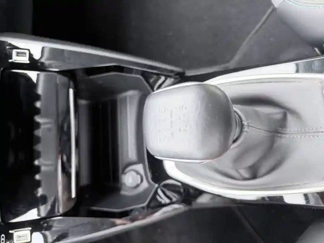 Peugeot 2008 puretech 100 s&amp;s bvm6 — photo 33