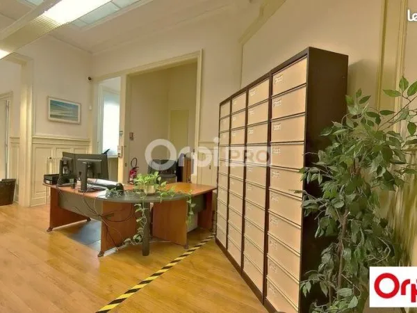 Bureau 300 m²