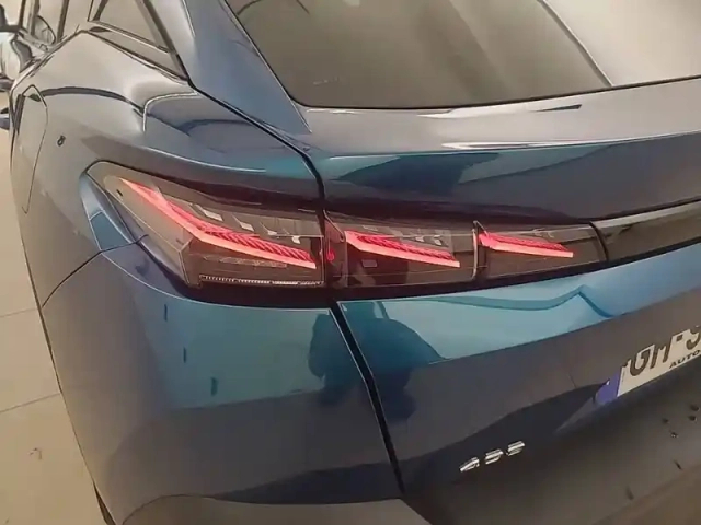 Peugeot 408 phev 225 e-eat8 — photo 17