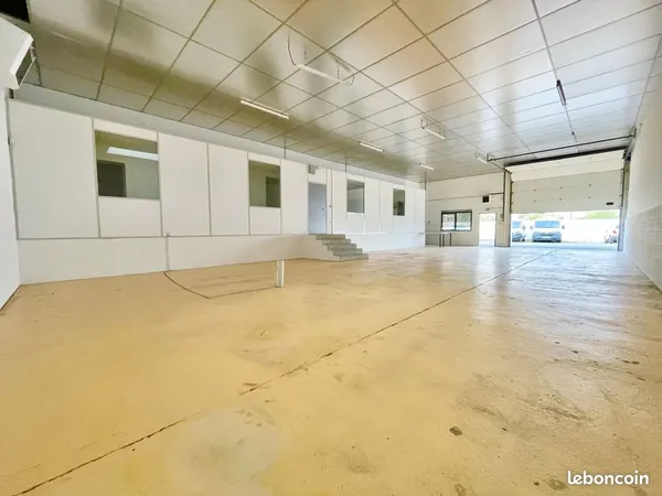 Local 300 m² Villeurbanne