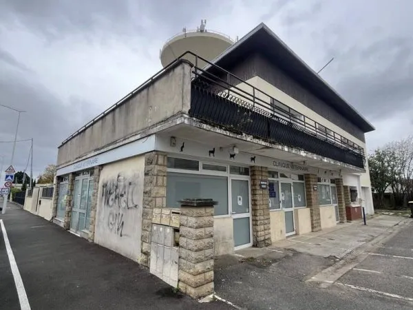 Local commercial 127 m²