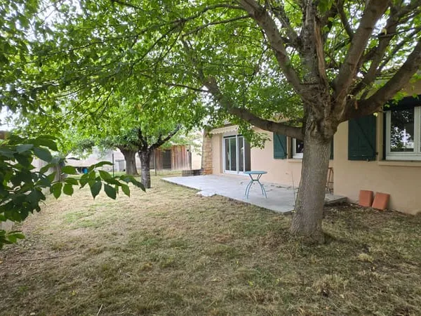 Maison de plain-pied avec garage, terrasse et jardin ? 6 chemin de l'Ouest