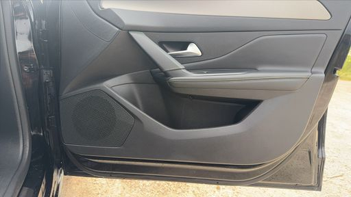 Peugeot 308 1.5 BlueHDi 130 EAT8 - GT – 2023 – 99218 km – Diesel – Boîte Automatique — photo 26