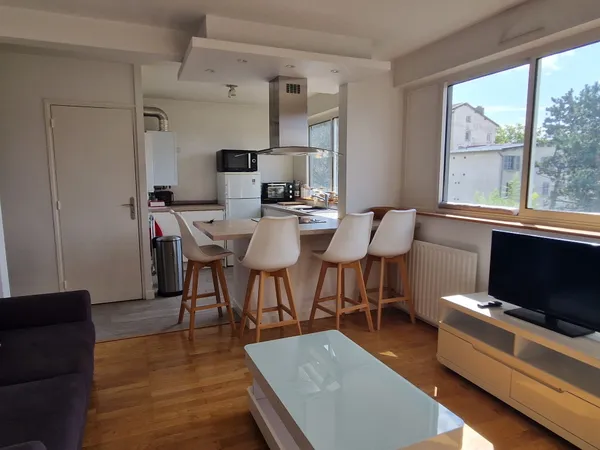 Loue à Lyon 1er quartier Croix Rousse - appartement T1 bis meublé de 40 m² avec garage fermé