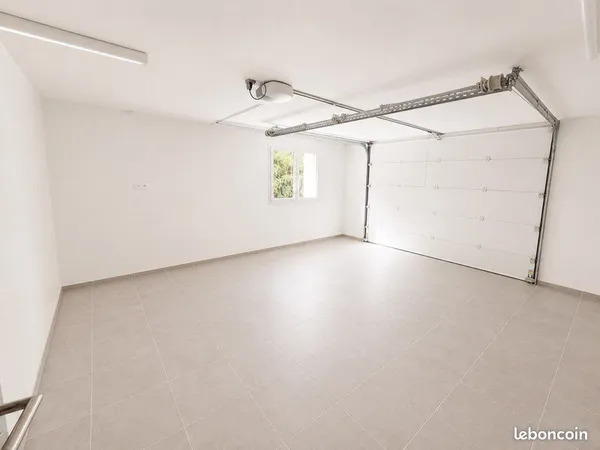 Local professionnel avec garage refait à neuf Pommiers