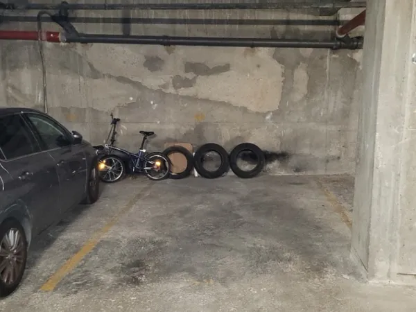 Vends parking - 14m²