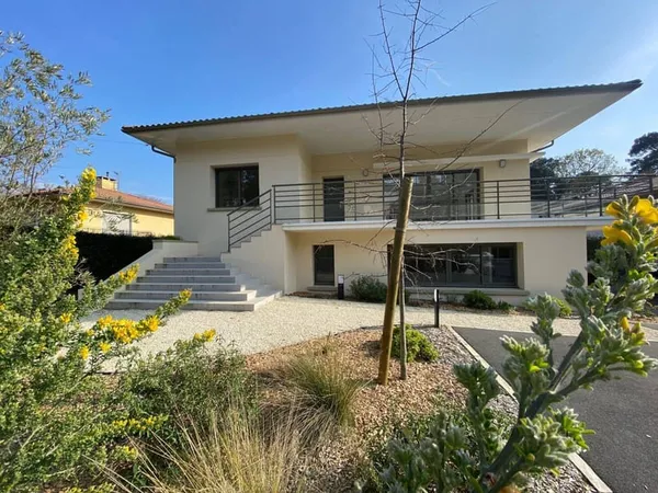 Maison 8 pièces 273 m²