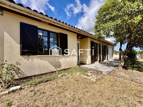 Maison de plain-pied : 2 chambres, un bureau, garage, grand terrain