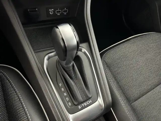 Renault Captur e-tech plug-in 160 - 21 — photo 37