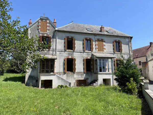 VENTE Maison 220m2 a rénover Saint Eloy les Mines au bord du pl