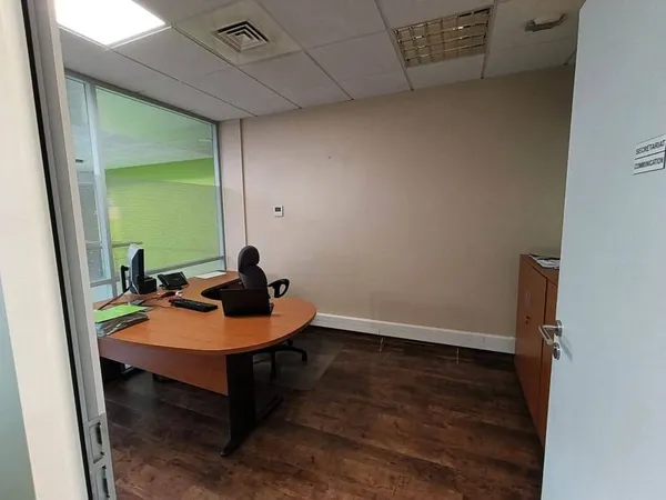 Local professionnel 74 m²