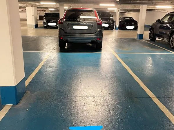 Grand parking sécurisé - 1er sous-sol - Idéal SUV / Berline - Levallois Anatole France