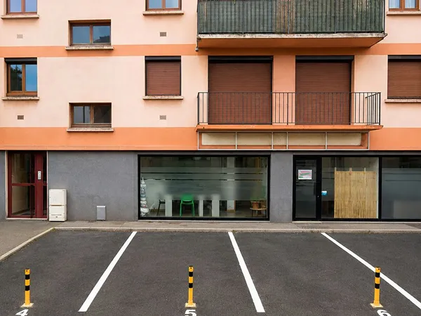 Local commercial 92 m² COMBS LA VILLE