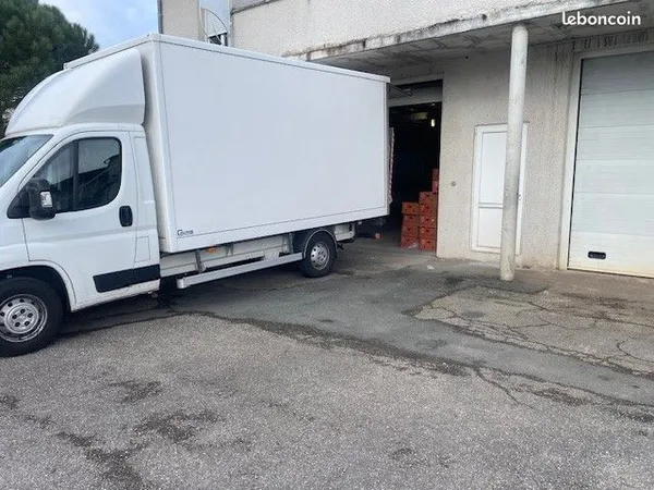 Dépôt 100m²