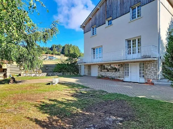 Demeure 7 pièces 217 m²