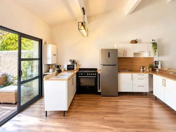 Maison rénovée avec jardin, terrasse et sous-sol  Poilhes