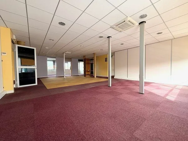 Bureaux avec ascenseur sur axe passant ANGOULEME