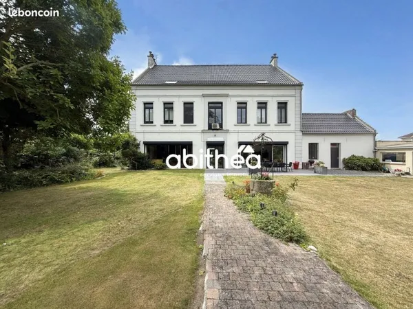 Maison 10 pièces 331 m²