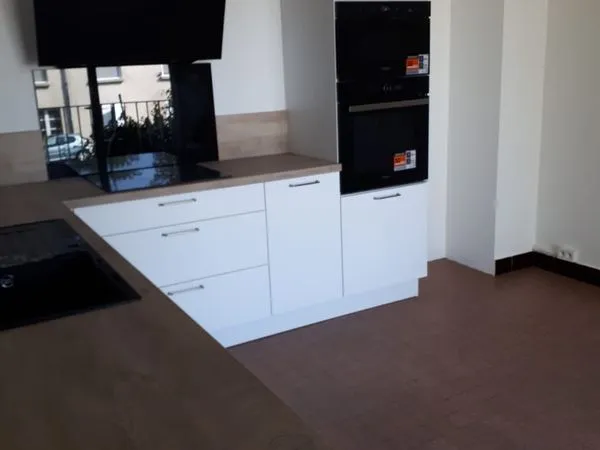 Grand T4 90 m2 refait à neuf lumineux avec balcon, très grand garage et jardin partagé/ Quartier Rou