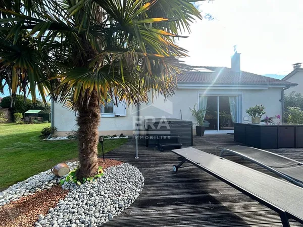 Maison plain pied 122m2 Saint Pavace , 3 chambres, garage et grand terrain