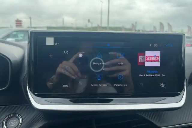 Peugeot 2008 hybrid 145 e-dcs6 — photo 16