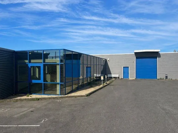 Local d'activité 955 m²