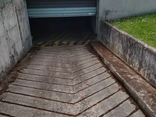 Parking sécurisé proche Aéroport Tramway
