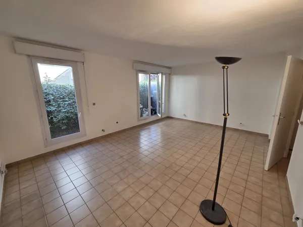 Très beau studio avec jardin et parking