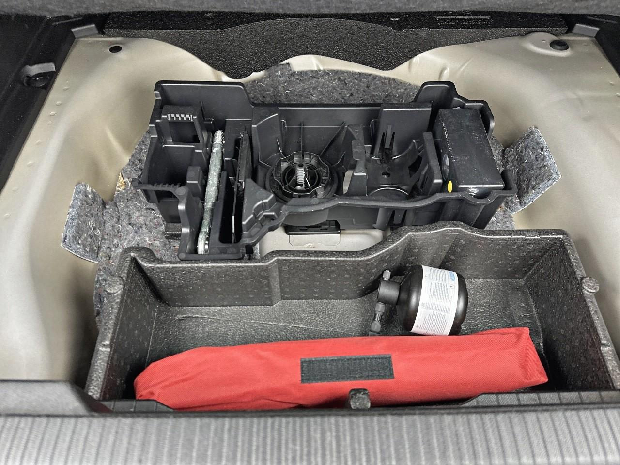 Peugeot 2008 puretech 130 s&s eat8 allure pack — photo 35