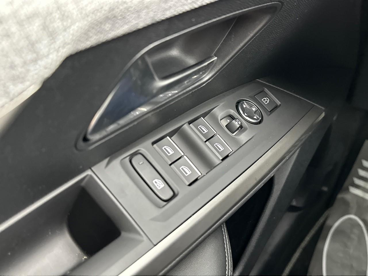 Peugeot 3008 hybrid 145 e-dcs6 gt — photo 15