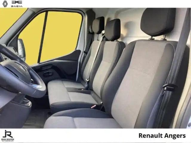 Renault Master fg f3500 l2h2 2.3 blue dci 135ch confort - 19990? ht — photo 3