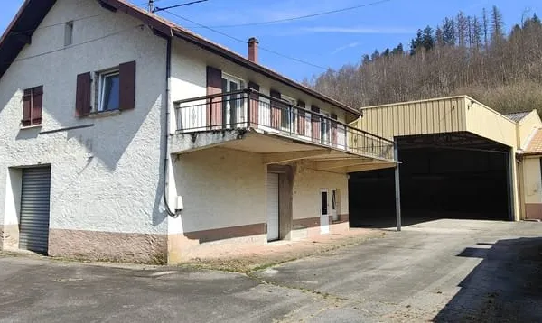 A Colroy-La-Roche, local professionnel + appartement, sur 10