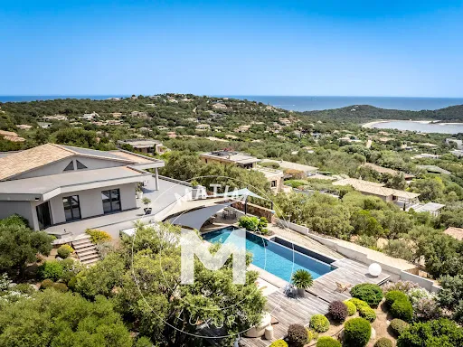 Villa 10 pièces 596 m²
